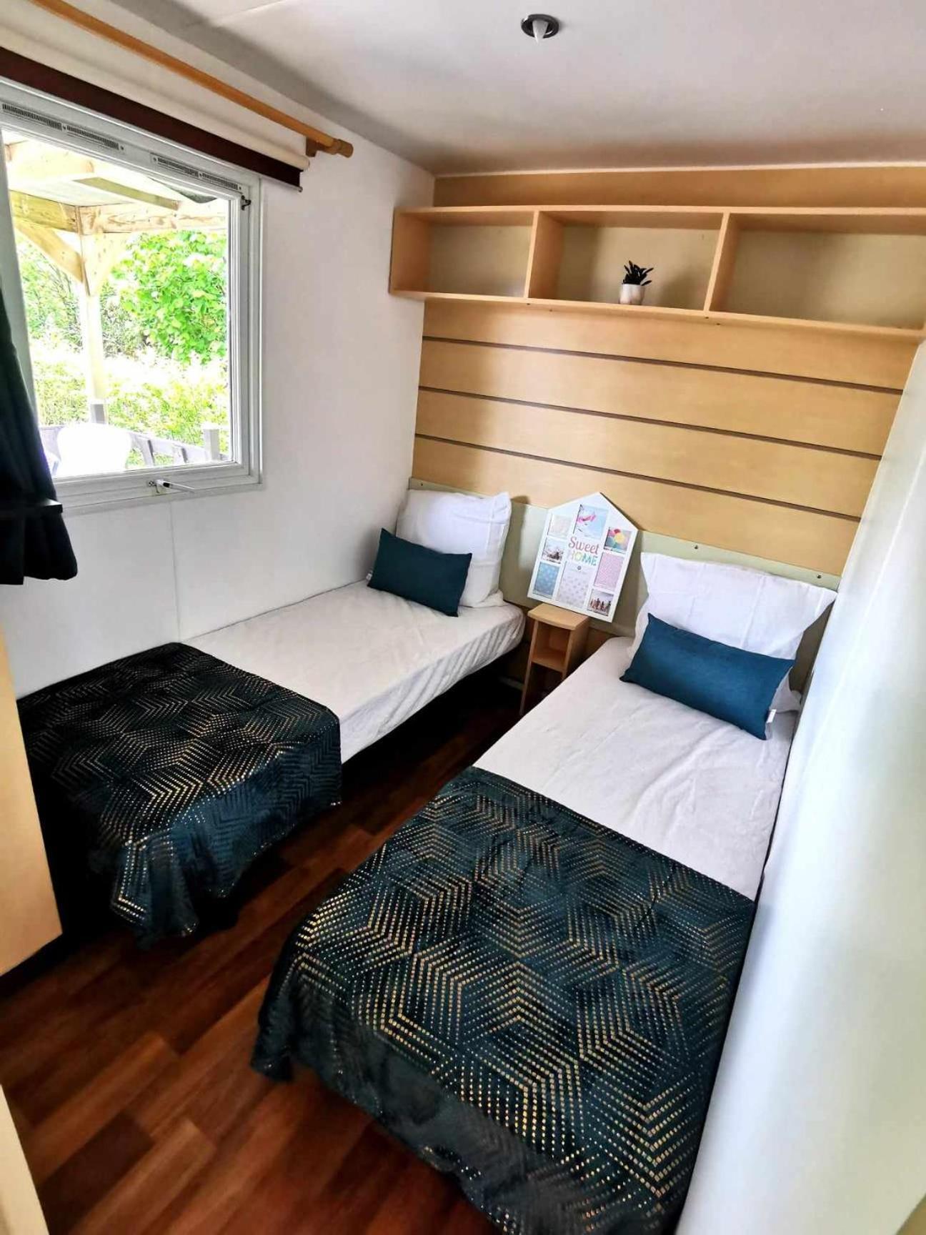 A Deux Pas Du Lac Hotel Ardres Екстериор снимка