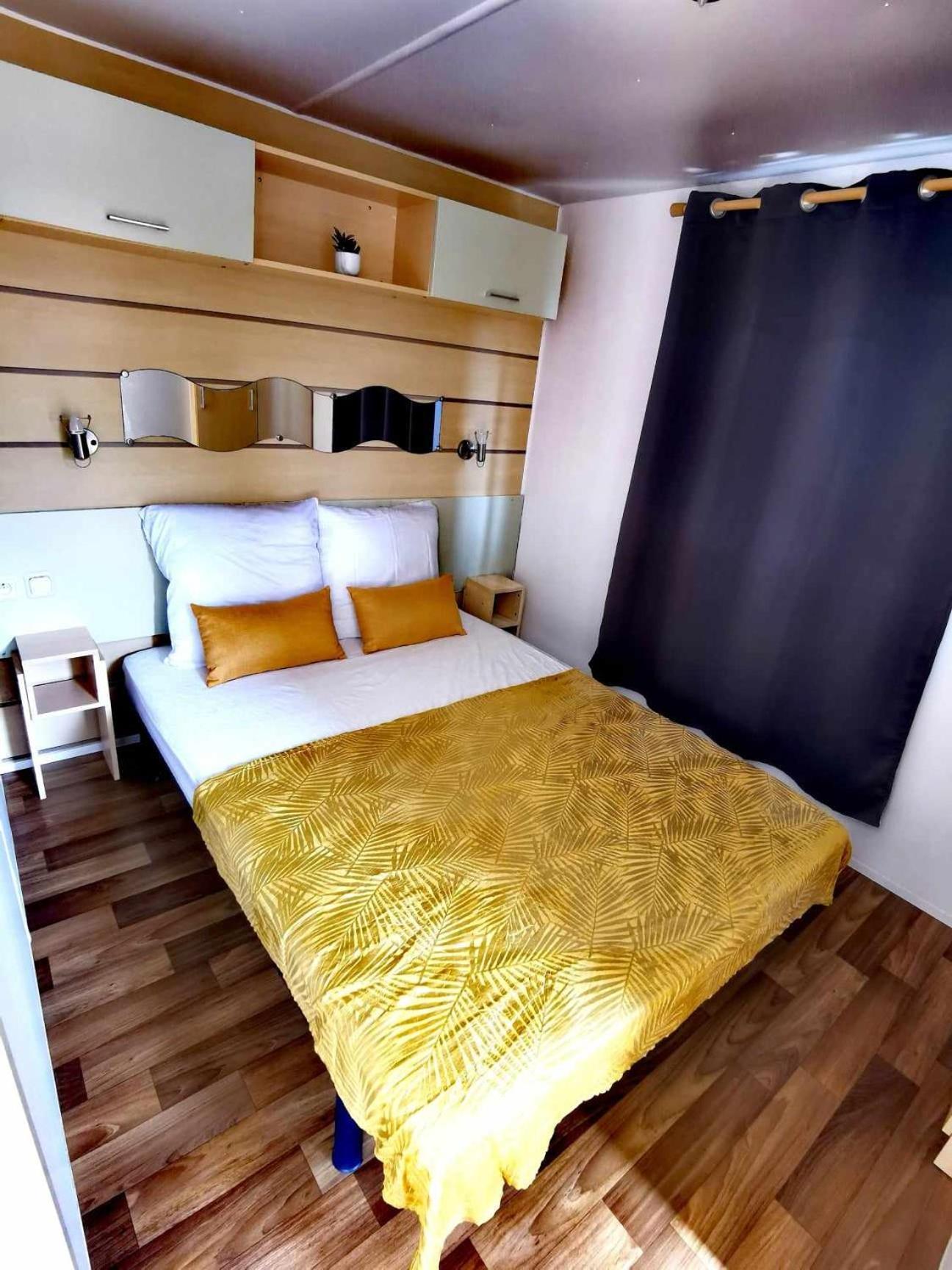 A Deux Pas Du Lac Hotel Ardres Екстериор снимка