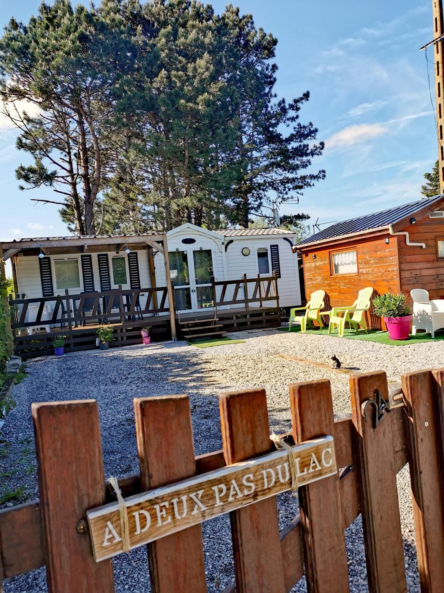 A Deux Pas Du Lac Hotel Ardres Екстериор снимка